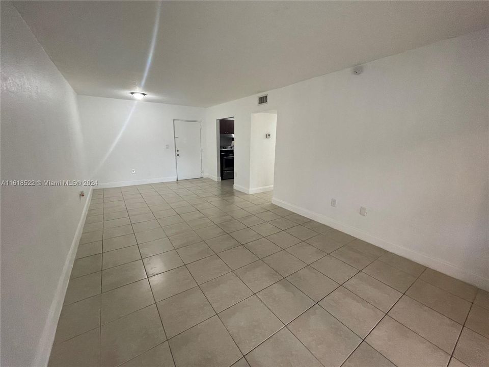 For Rent: $2,100 (2 beds, 2 baths, 890 Square Feet)