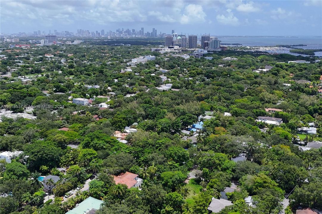 For Sale: $1,895,000 (4 beds, 2 baths, 1464 Square Feet)