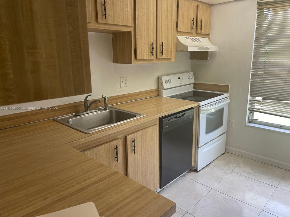 For Sale: $130,000 (2 beds, 2 baths, 1016 Square Feet)