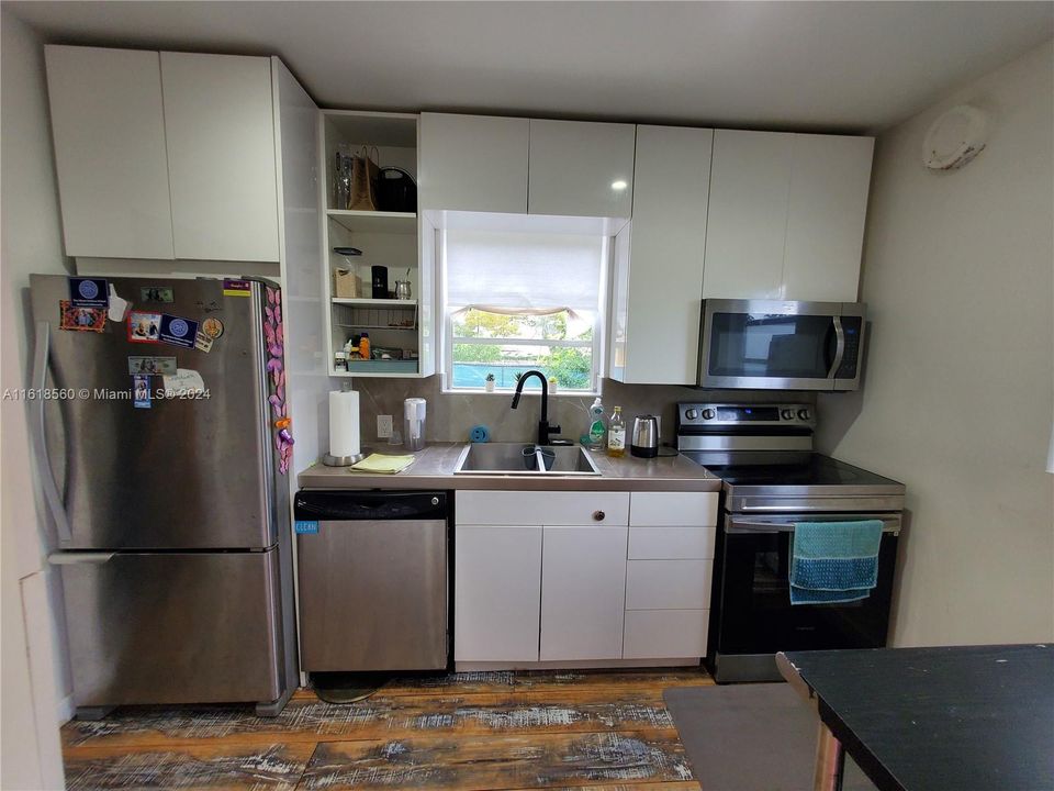 For Sale: $680,000 (3 beds, 1 baths, 1268 Square Feet)