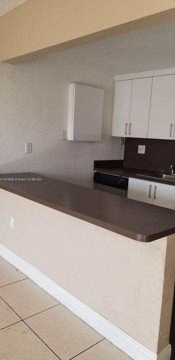 For Rent: $2,300 (2 beds, 2 baths, 1070 Square Feet)