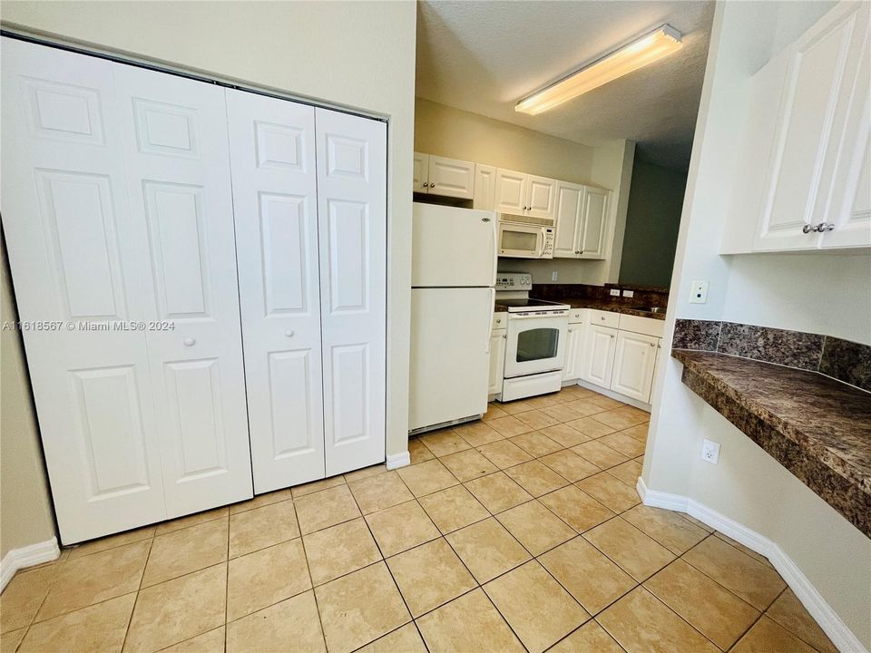 For Sale: $245,000 (2 beds, 2 baths, 1227 Square Feet)