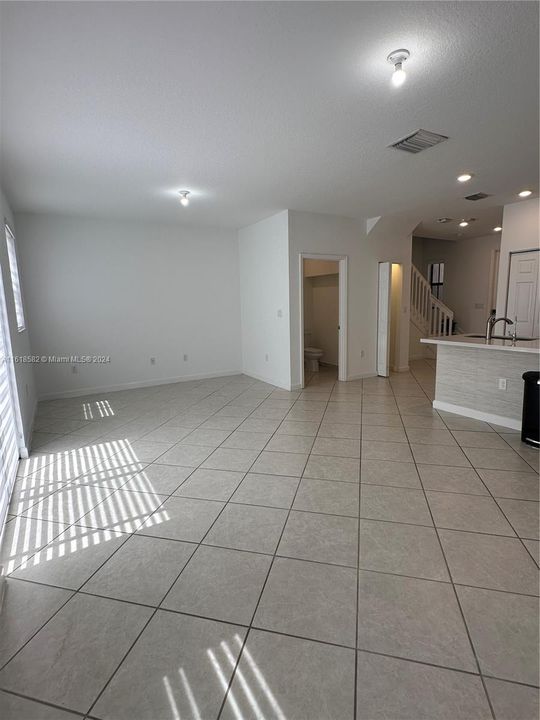 Active With Contract: $3,100 (3 beds, 2 baths, 1486 Square Feet)