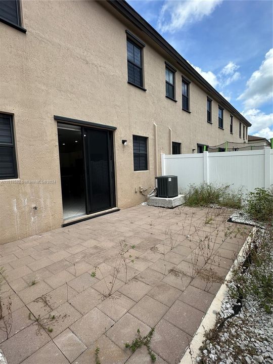 Active With Contract: $3,100 (3 beds, 2 baths, 1486 Square Feet)