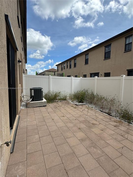 Active With Contract: $3,100 (3 beds, 2 baths, 1486 Square Feet)