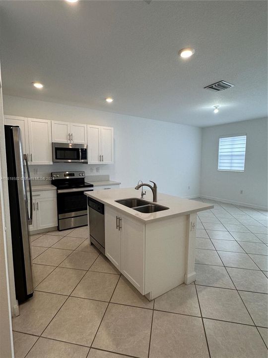 Active With Contract: $3,100 (3 beds, 2 baths, 1486 Square Feet)