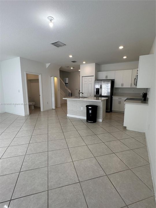 Active With Contract: $3,100 (3 beds, 2 baths, 1486 Square Feet)