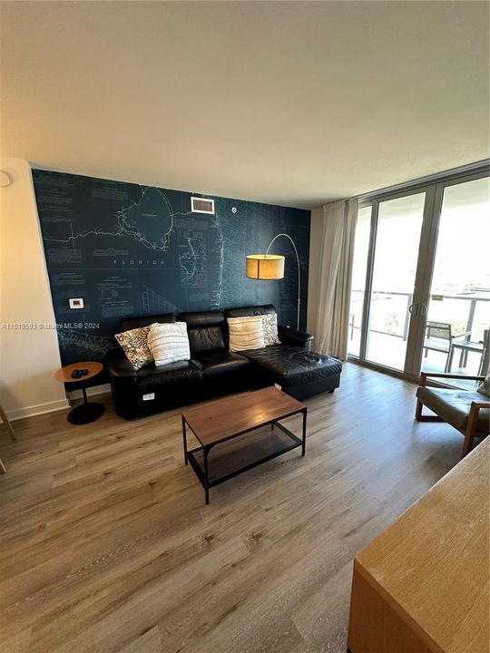 For Sale: $545,000 (2 beds, 2 baths, 1030 Square Feet)