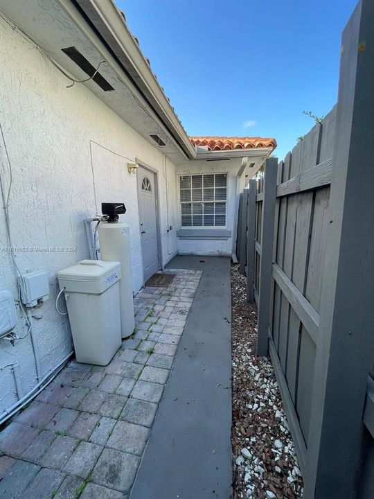 Recently Rented: $1,300 (0 beds, 1 baths, 250 Square Feet)