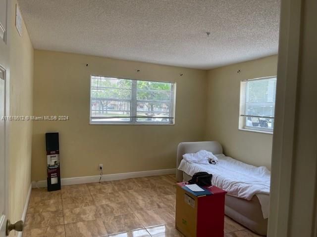 For Sale: $219,000 (2 beds, 1 baths, 776 Square Feet)