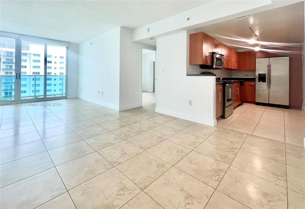 Recently Rented: $2,100 (1 beds, 1 baths, 825 Square Feet)