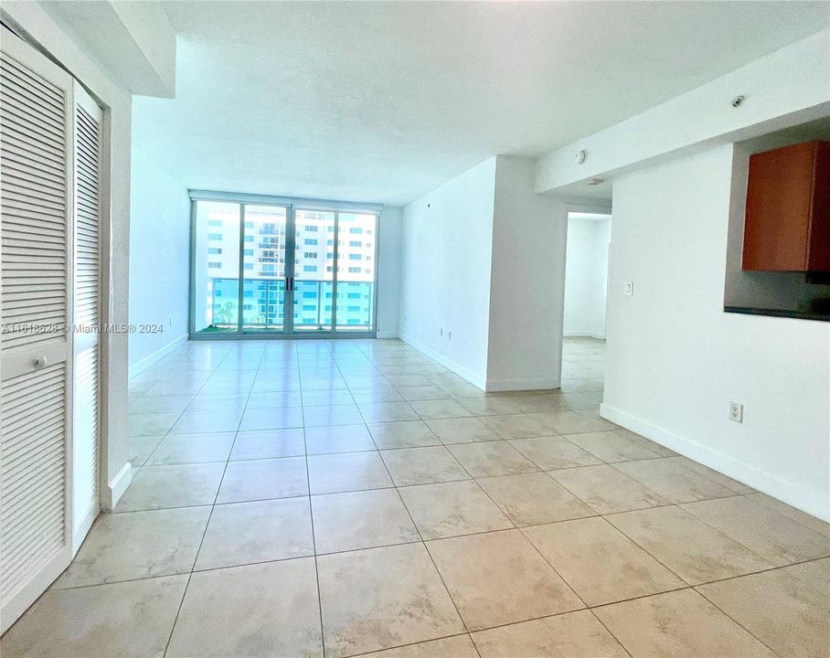 Recently Rented: $2,100 (1 beds, 1 baths, 825 Square Feet)