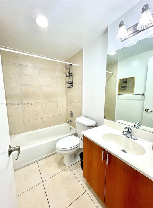 Recently Rented: $2,100 (1 beds, 1 baths, 825 Square Feet)