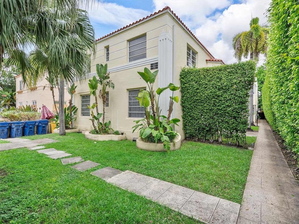 Active With Contract: $195,000 (0 beds, 1 baths, 403 Square Feet)