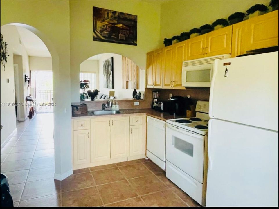 Recently Rented: $1,900 (2 beds, 2 baths, 910 Square Feet)