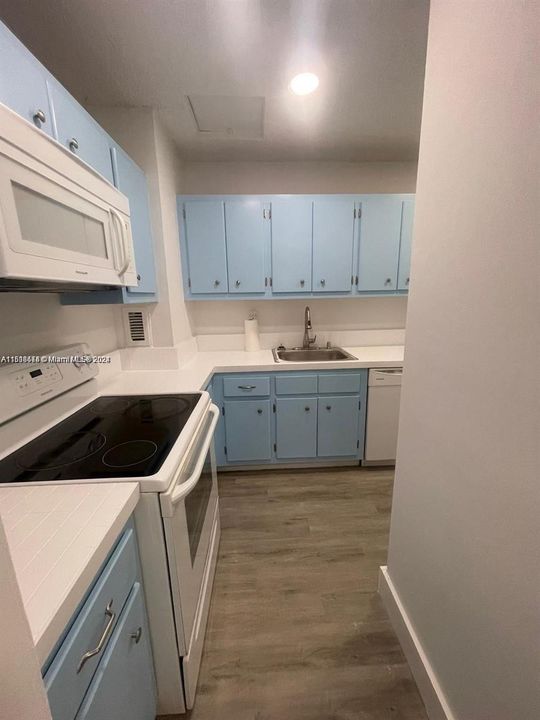 Recently Rented: $1,800 (0 beds, 1 baths, 577 Square Feet)