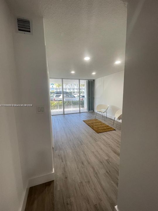 Recently Rented: $1,800 (0 beds, 1 baths, 577 Square Feet)