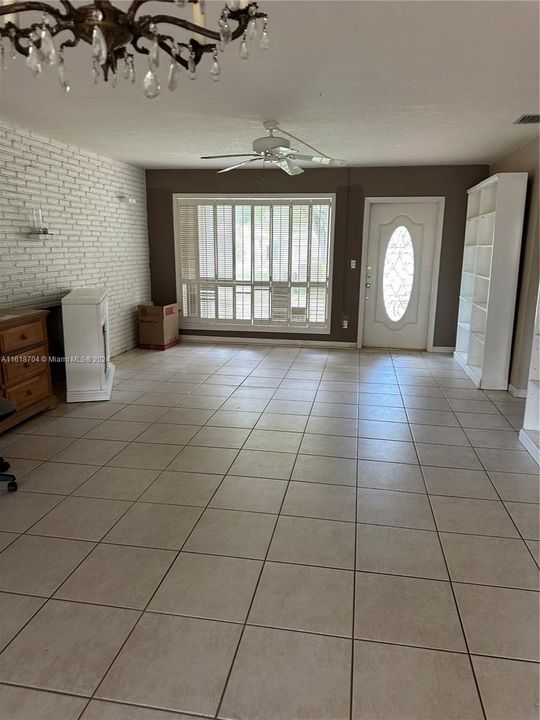 Recently Rented: $2,700 (2 beds, 2 baths, 1627 Square Feet)