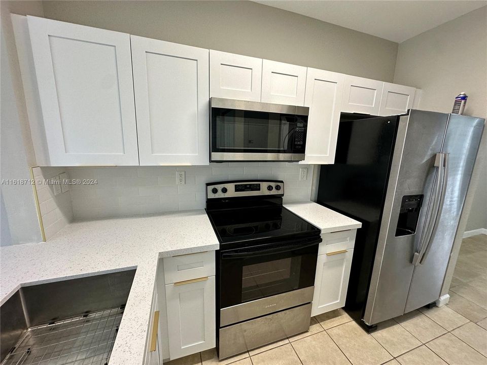 Recently Rented: $2,400 (3 beds, 2 baths, 1169 Square Feet)