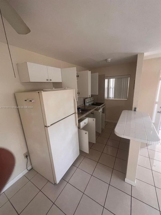 For Rent: $1,900 (1 beds, 1 baths, 8723 Square Feet)