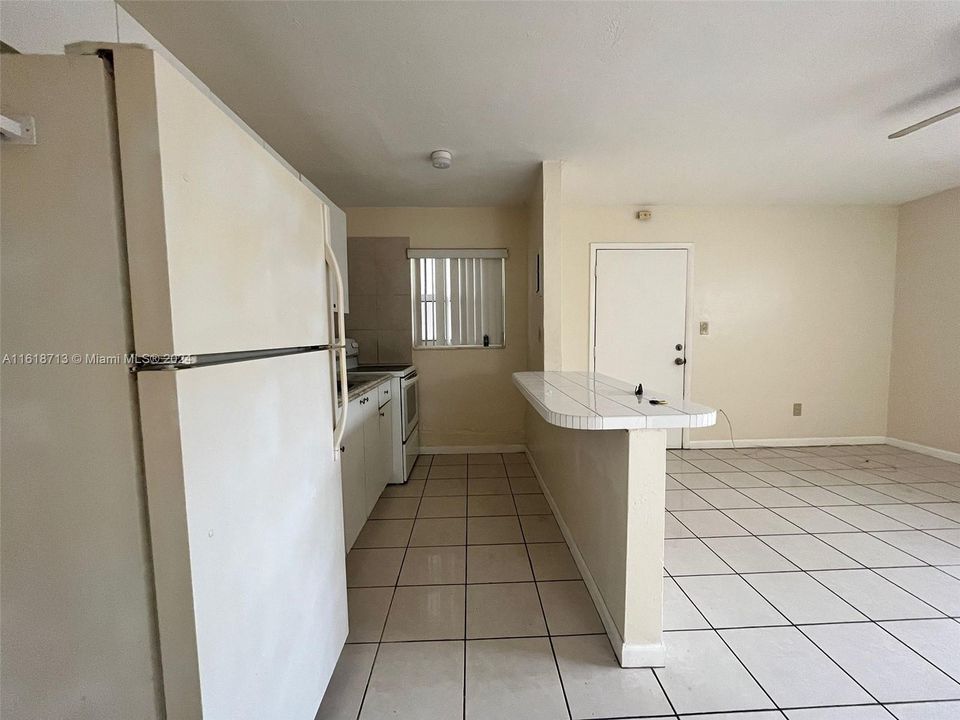 For Rent: $1,900 (1 beds, 1 baths, 8723 Square Feet)