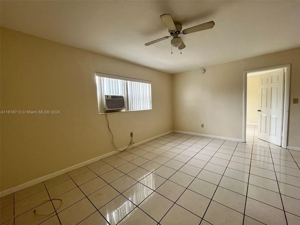 For Rent: $1,900 (1 beds, 1 baths, 8723 Square Feet)