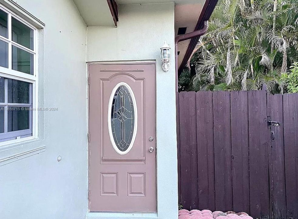 Separate entry to In-Law Quarters