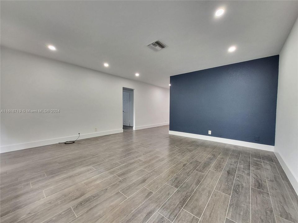 Recently Rented: $2,895 (3 beds, 1 baths, 1238 Square Feet)