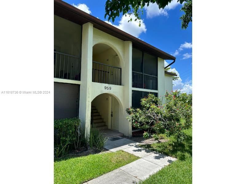 For Rent: $1,899 (2 beds, 1 baths, 991 Square Feet)