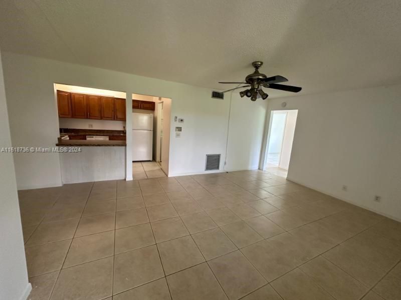 For Rent: $1,899 (2 beds, 1 baths, 991 Square Feet)