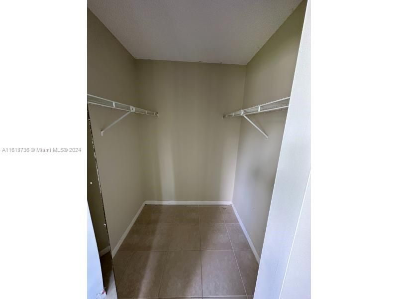 For Rent: $1,899 (2 beds, 1 baths, 991 Square Feet)