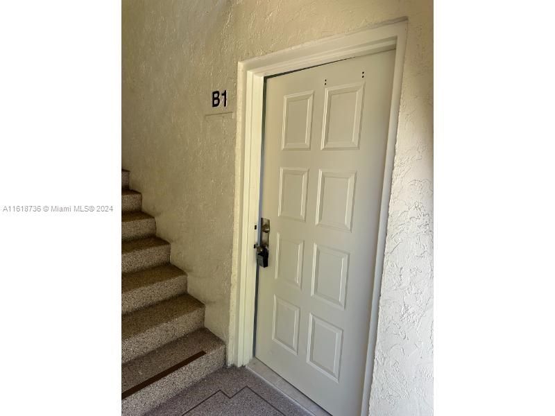 For Rent: $1,899 (2 beds, 1 baths, 991 Square Feet)