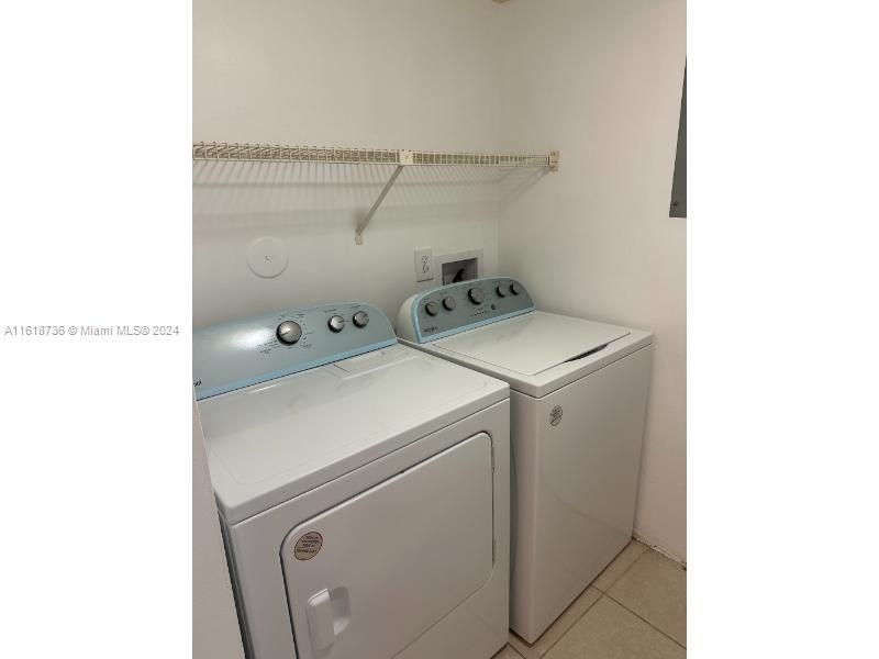 For Rent: $1,899 (2 beds, 1 baths, 991 Square Feet)