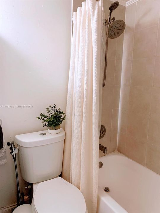 Recently Rented: $1,900 (0 beds, 1 baths, 0 Square Feet)