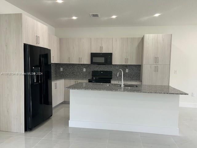 最近租的: $4,800 (5 贝兹, 4 浴室, 0 平方英尺)