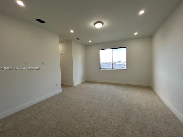 最近租的: $4,800 (5 贝兹, 4 浴室, 0 平方英尺)