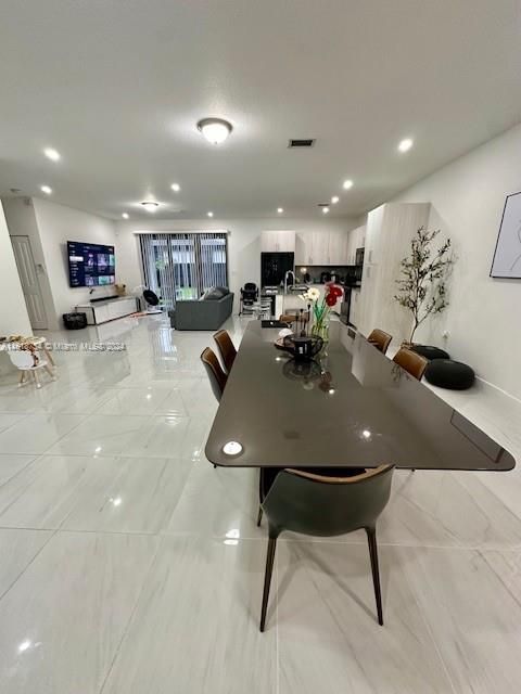 最近租的: $4,800 (5 贝兹, 4 浴室, 0 平方英尺)