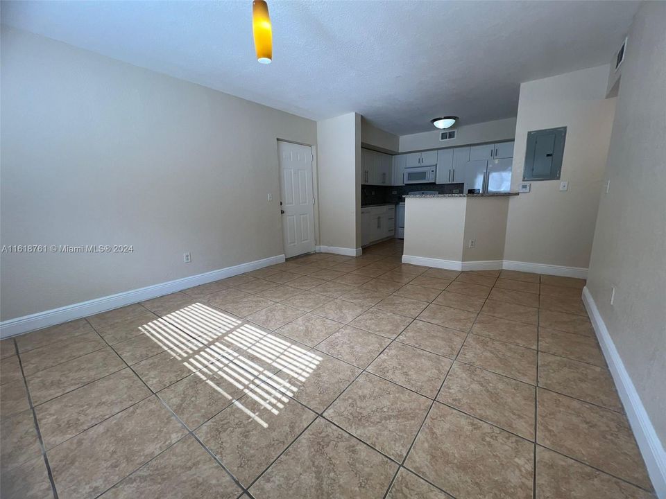 For Rent: $1,950 (1 beds, 1 baths, 659 Square Feet)