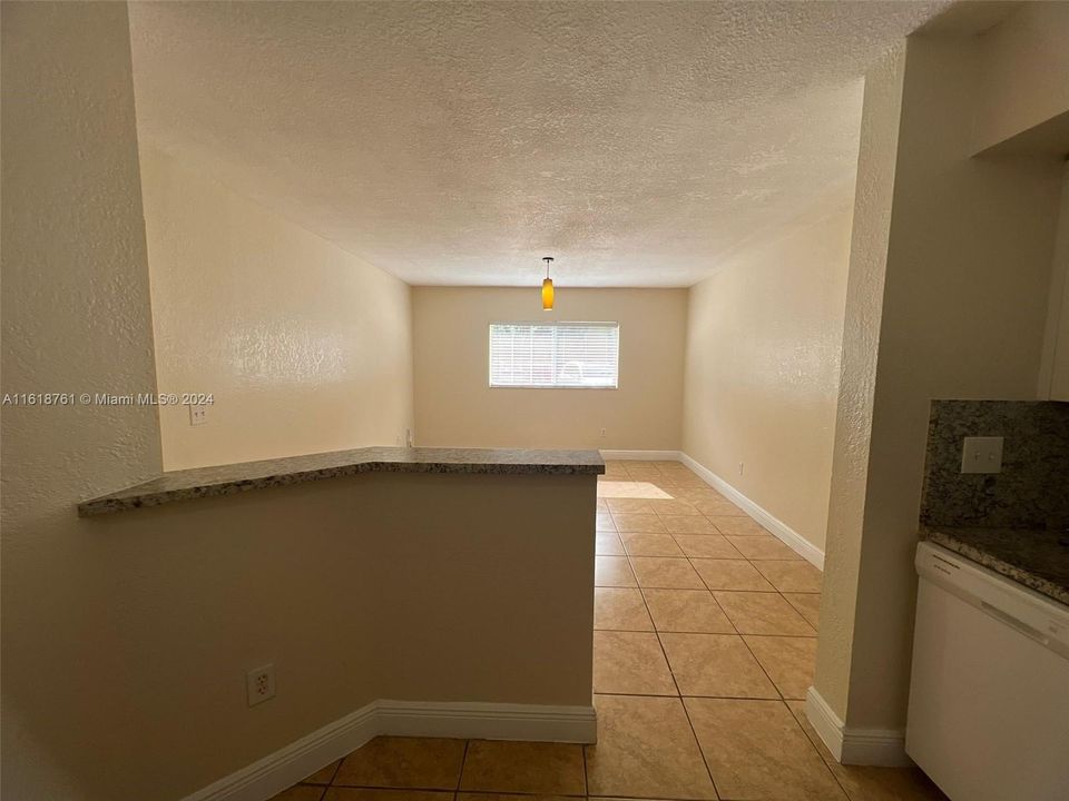 For Rent: $1,950 (1 beds, 1 baths, 659 Square Feet)