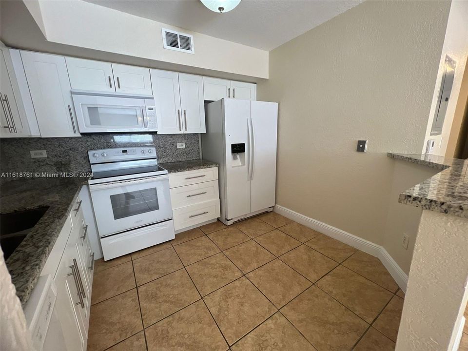 For Rent: $1,950 (1 beds, 1 baths, 659 Square Feet)