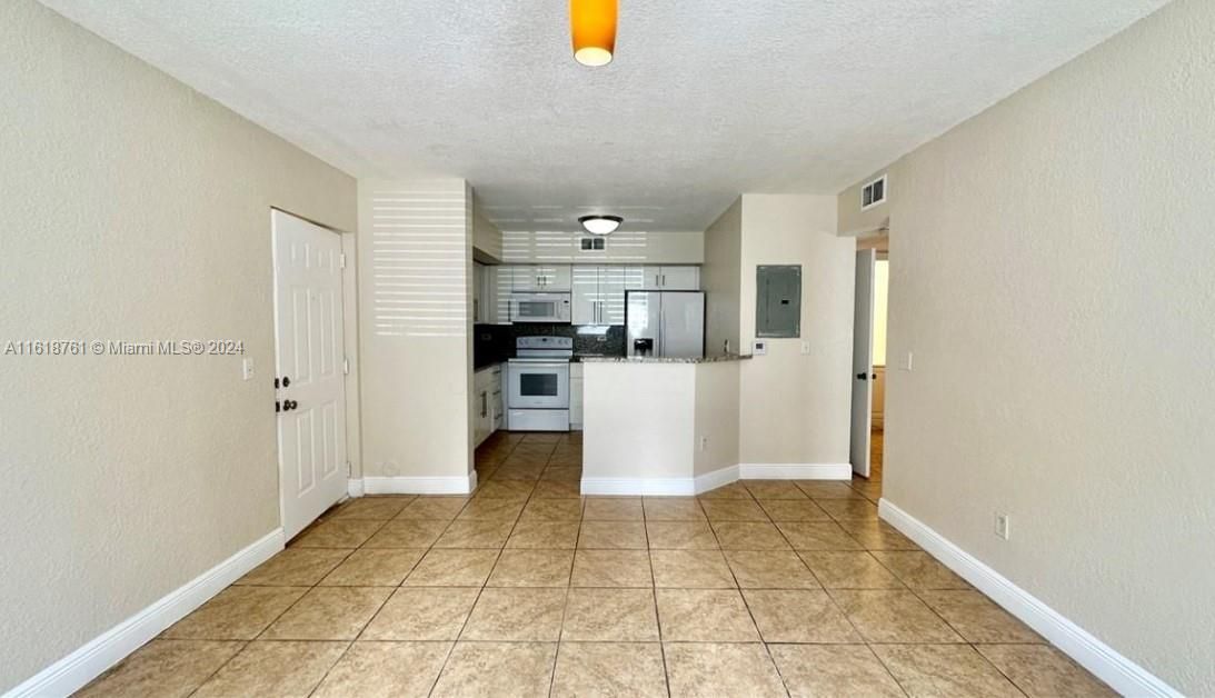 For Rent: $1,950 (1 beds, 1 baths, 659 Square Feet)