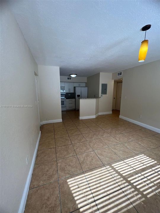 For Rent: $1,950 (1 beds, 1 baths, 659 Square Feet)