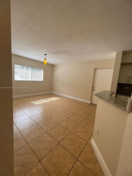 For Rent: $1,950 (1 beds, 1 baths, 659 Square Feet)