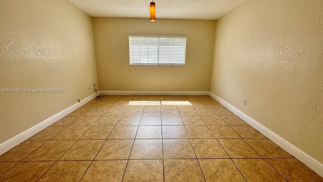 For Rent: $1,950 (1 beds, 1 baths, 659 Square Feet)