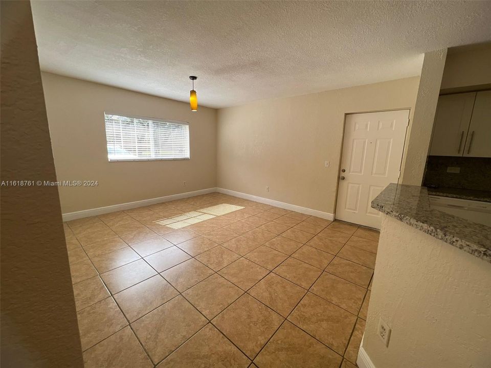 For Rent: $1,950 (1 beds, 1 baths, 659 Square Feet)