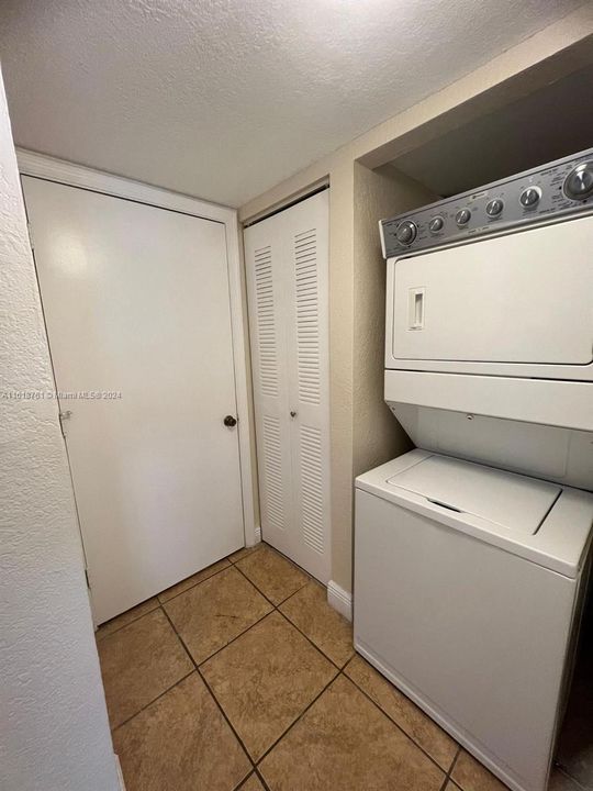 For Rent: $1,950 (1 beds, 1 baths, 659 Square Feet)