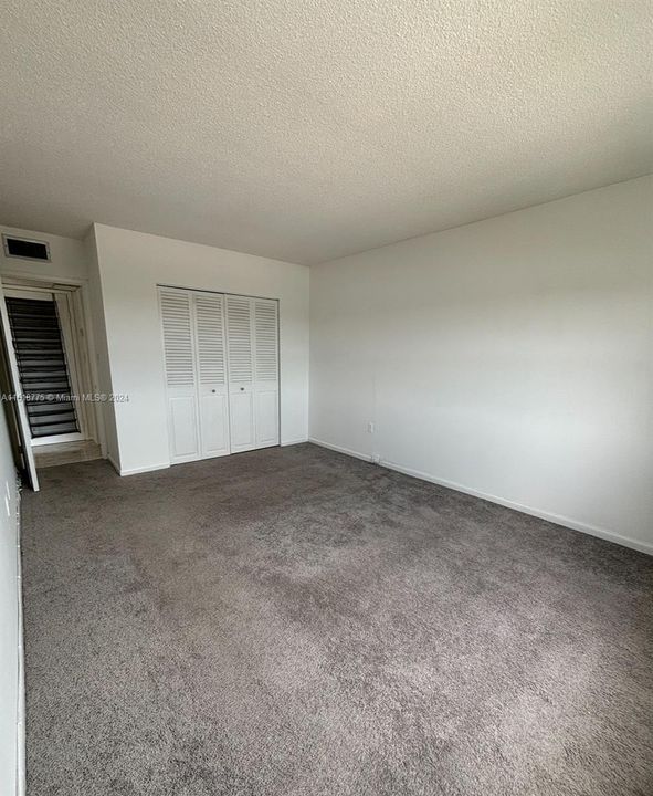 For Rent: $1,800 (1 beds, 1 baths, 705 Square Feet)