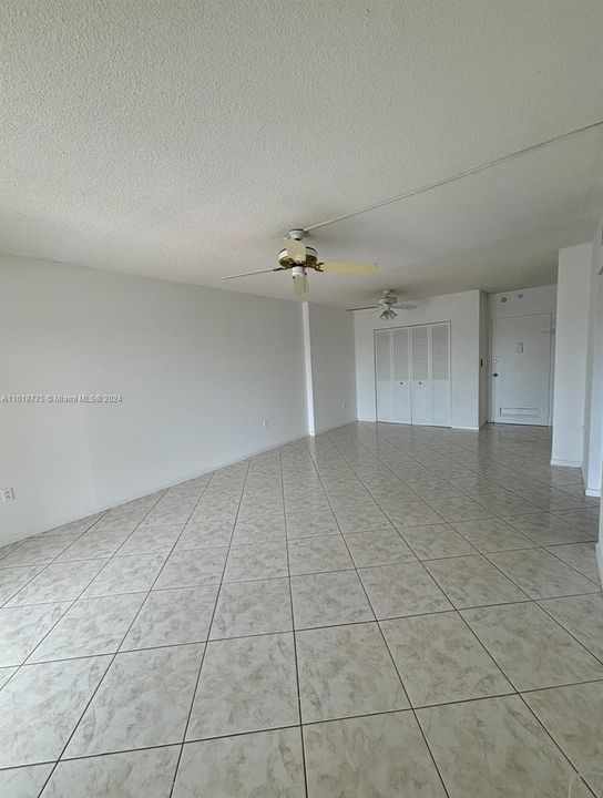 For Rent: $1,800 (1 beds, 1 baths, 705 Square Feet)