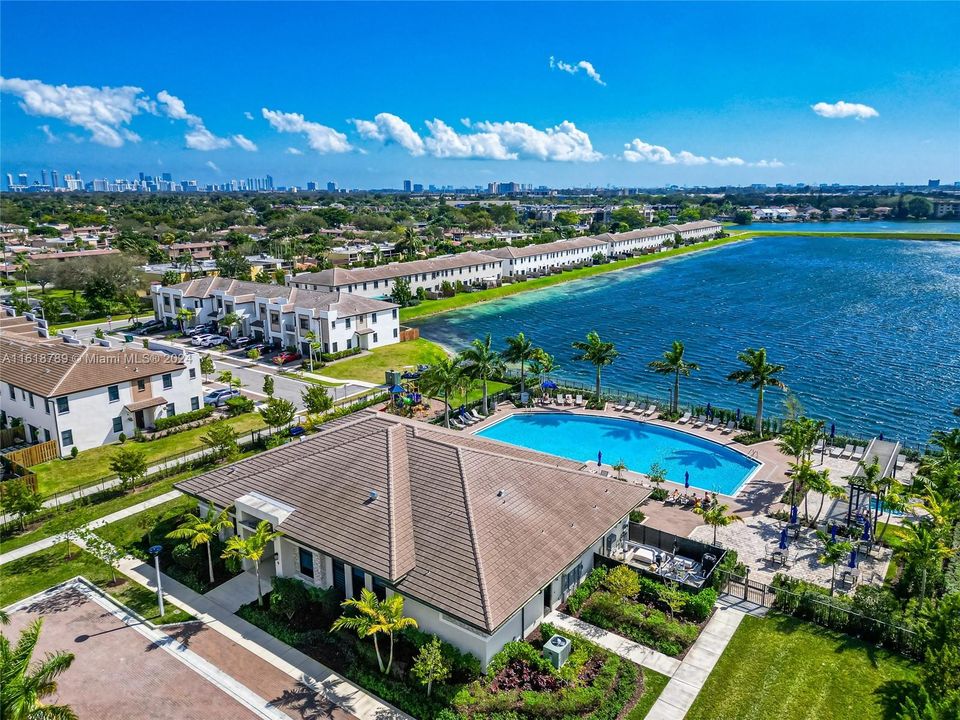 Recently Sold: $699,999 (4 beds, 3 baths, 2654 Square Feet)