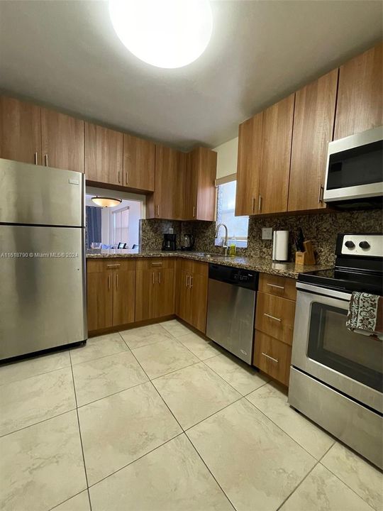 Recently Rented: $1,800 (1 beds, 1 baths, 580 Square Feet)